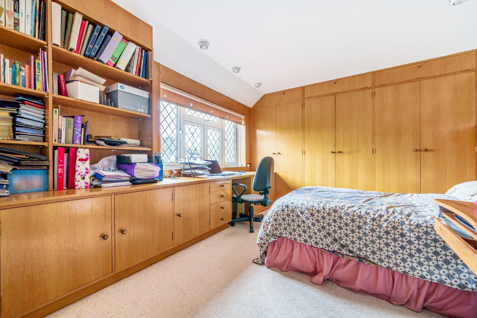 Park Grove, Edgware